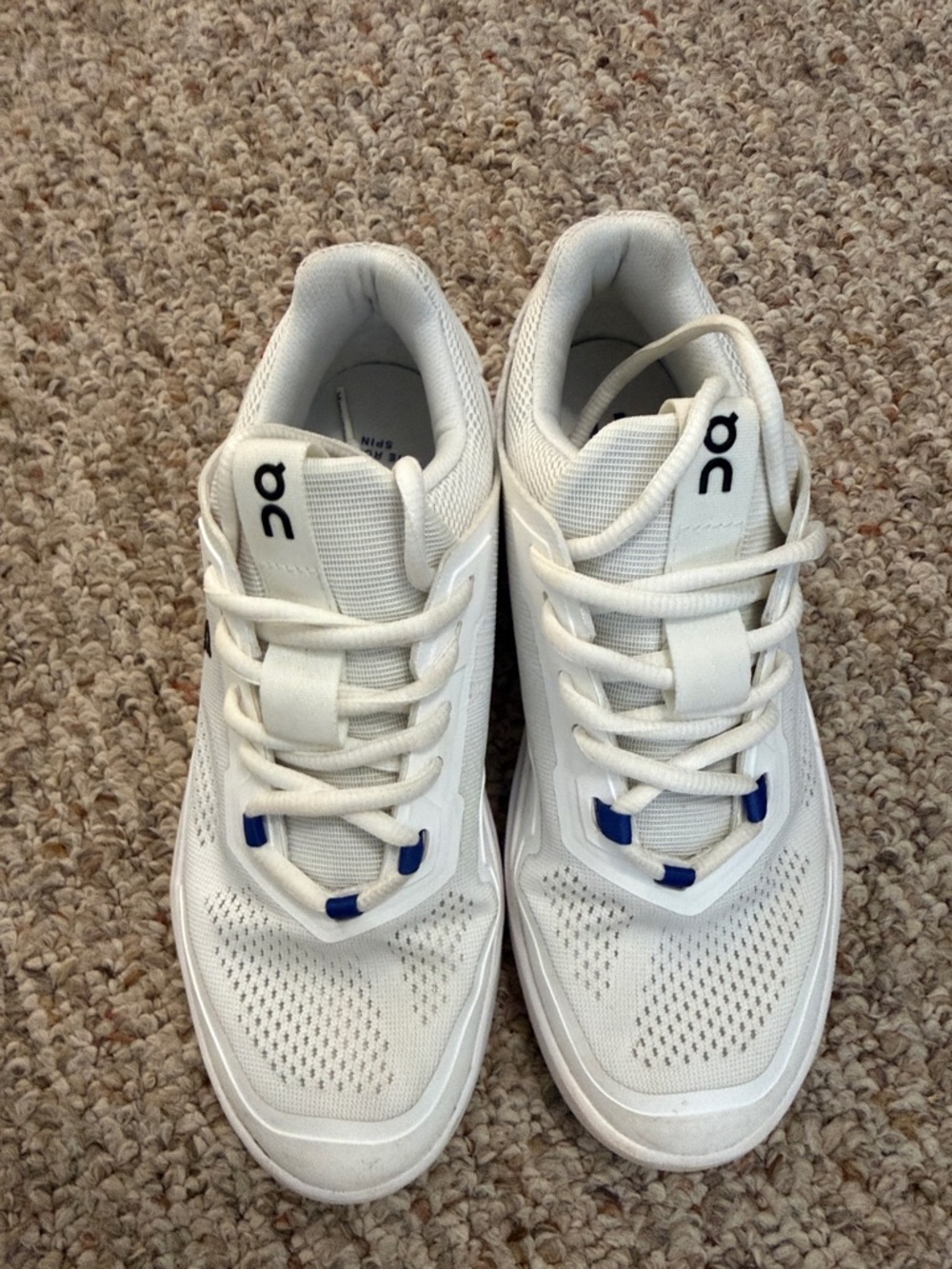 On cloud The Roger Spin size 6.5 White Sneakers with Blue Accents